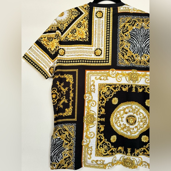 Authentic! Gianni Versace Medusa print T-shirt size L slim fit like new! - Picture 10 of 16